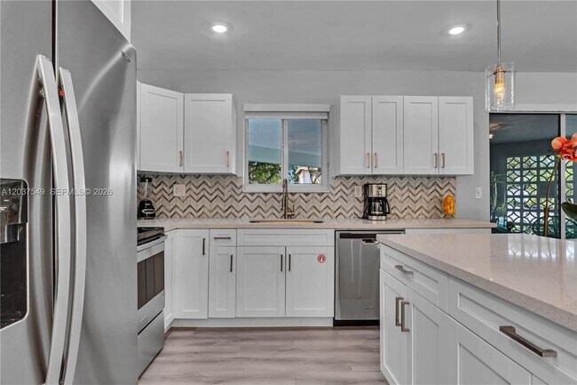 Foto del edificio - 204 SW 19th Ave