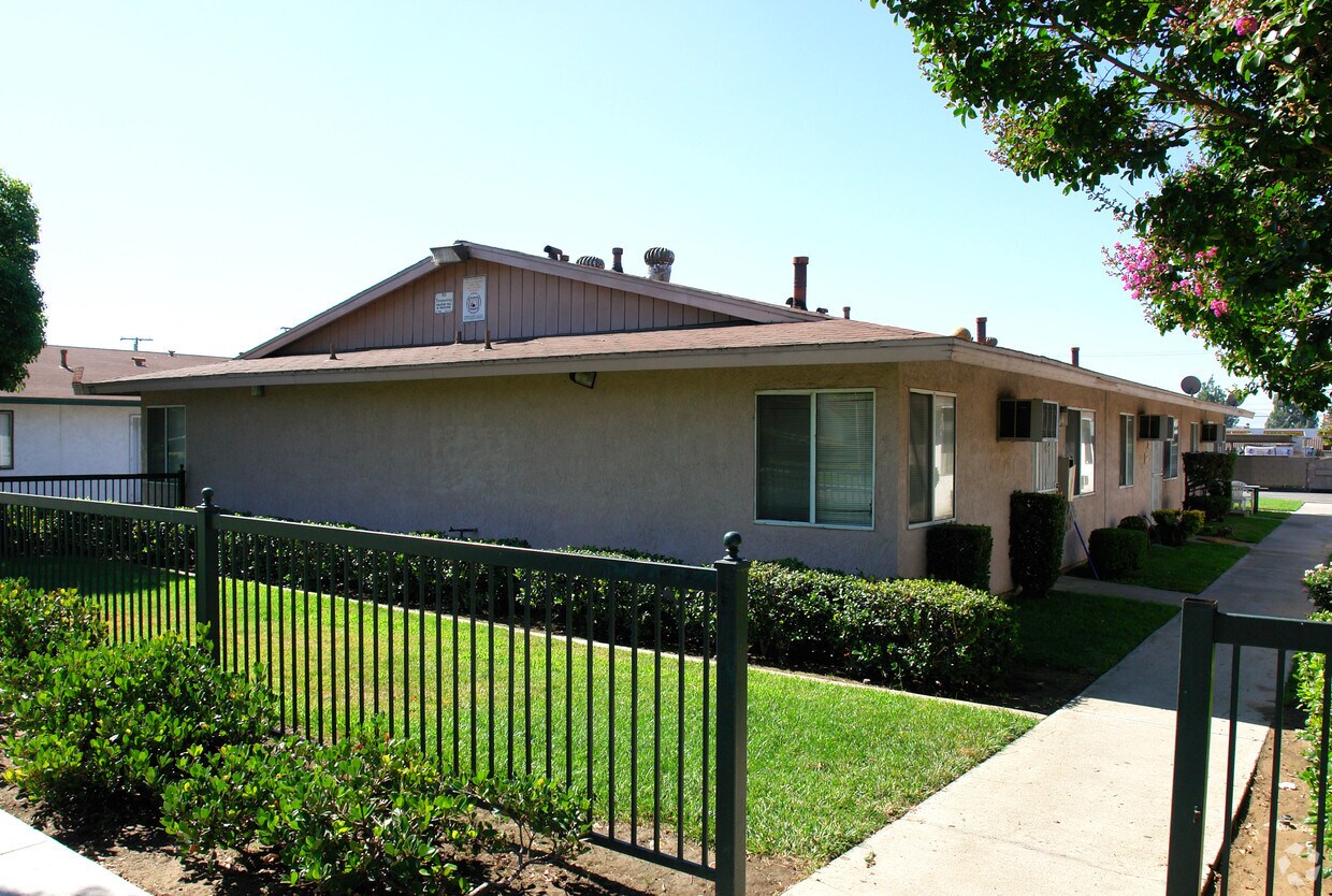 Building Photo - 1345 W Stoneridge Ct