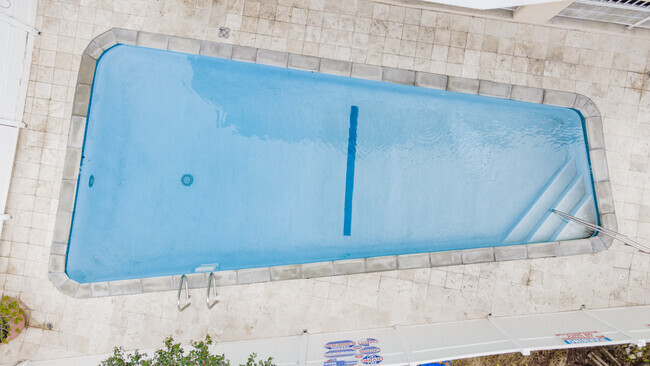 Piscina - Wilshire Occidental Apartments