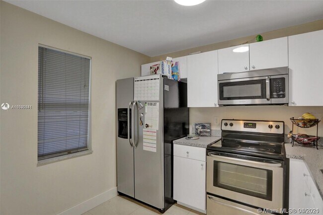 Foto del edificio - 2821 Somerset Dr