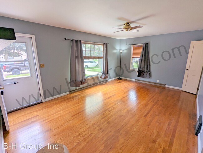 Building Photo - 2 br, 1.5 bath House - 1728 Orchard St