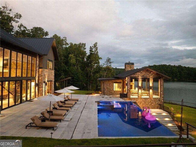 Foto del edificio - 725 Rocky Point Dr