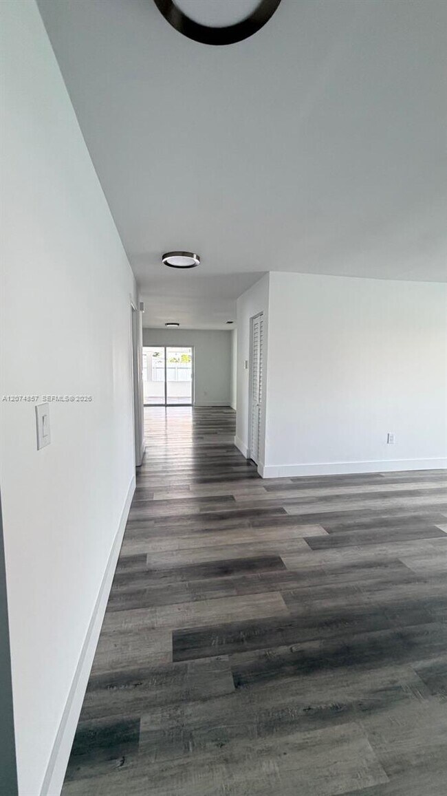 Foto del edificio - 3144 SW 23rd St