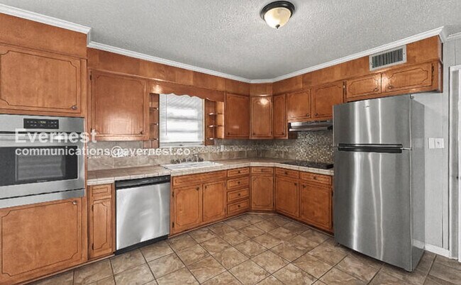 Foto del edificio - 2 Bed, 2 Bath Home with Garage / Pet-Friendly / Vouchers Accepted / Available Now!