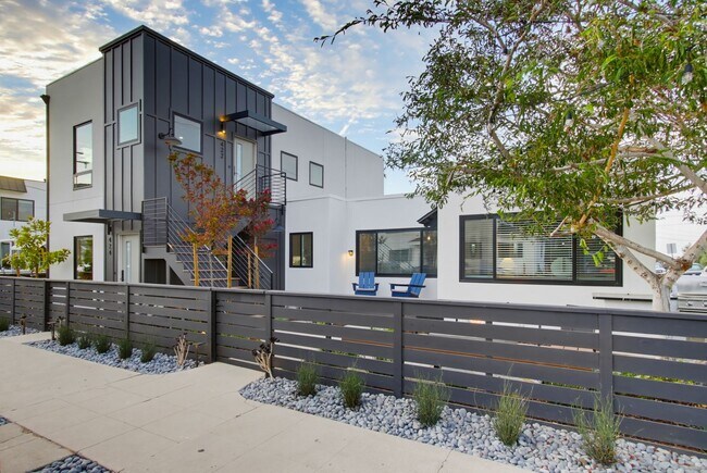 Foto del edificio - 426-426 Arbor Dr