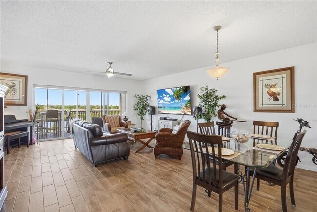Foto del edificio - 6425 Shoreline Dr