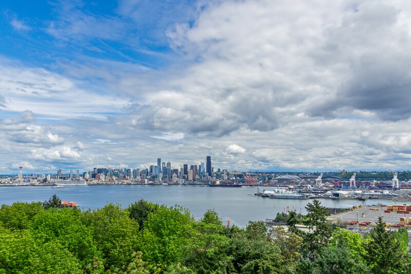 2410 37th Ave SW Unit Upper, Seattle, WA 98126 Condo for Rent in