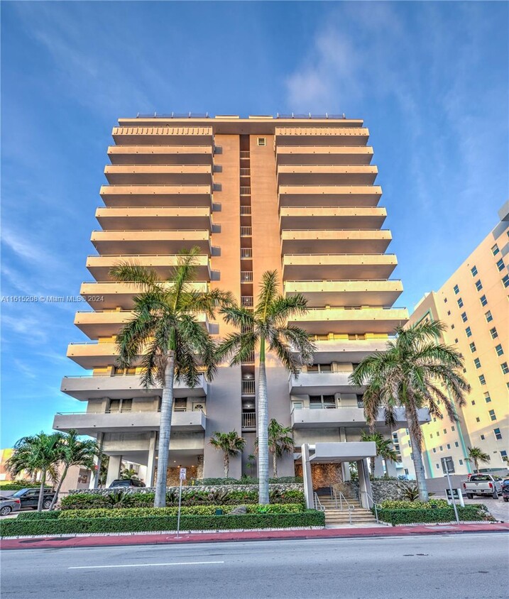 Foto principal - 9225 Collins Ave