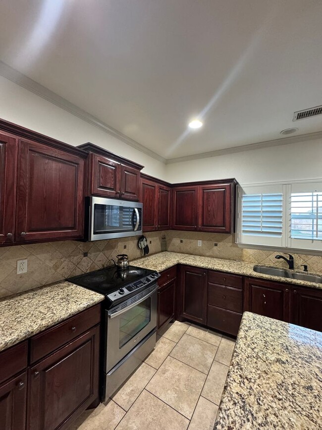 Building Photo - Located in Hillside Terrace!!!4bedrooms 2n...