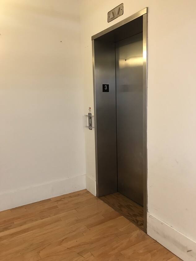 Elevator into Apartment - 1615 Walnut St