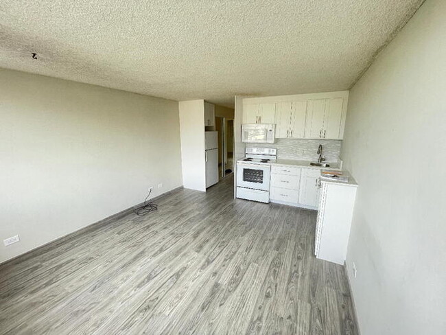 Building Photo - 2211 Ala Wai Blvd