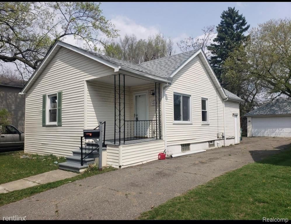 2 br, 1.5 bath House - 14853 Collinson Ave - House Rental in Eastpointe ...