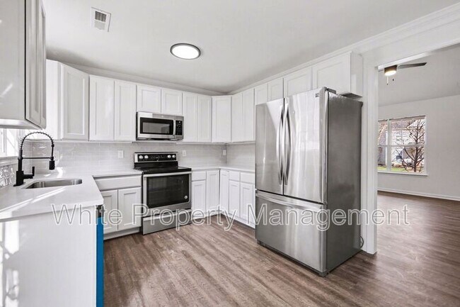 Foto del edificio - 242 Amir Cir