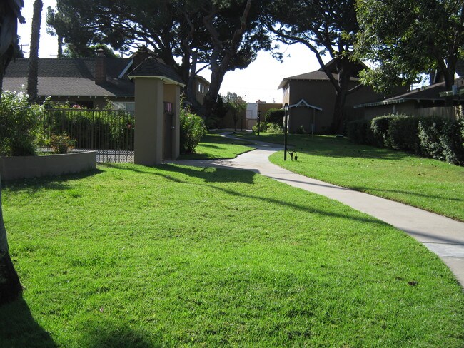 Building Photo - Knott Victoria Apartments, L.L.C.