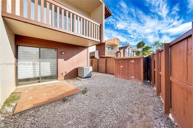 Foto del edificio - 6864 SW 114th Pl