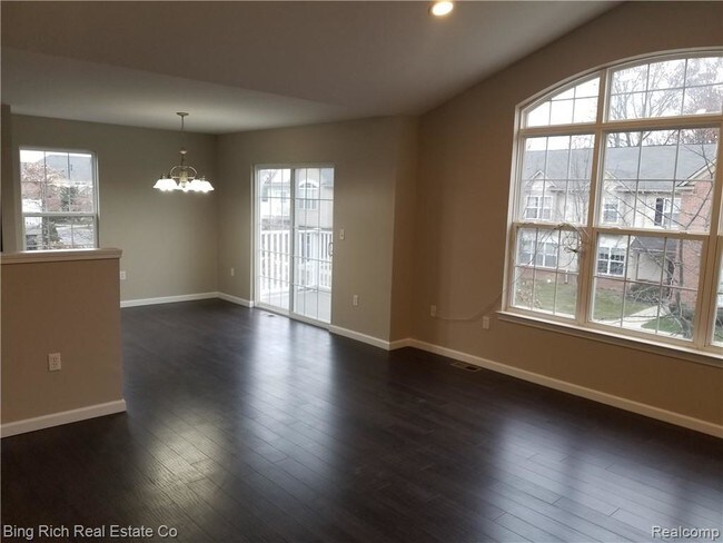 Building Photo - 3938 Radcliff Dr
