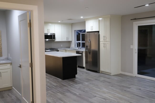 Foto del edificio - 3225 Clayton Rd