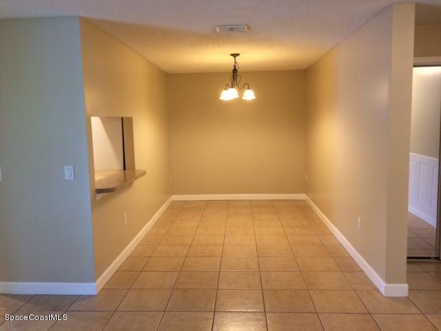 Building Photo - 210 Spring Dr