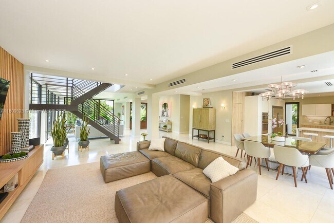Foto del edificio - 120 Buttonwood Dr