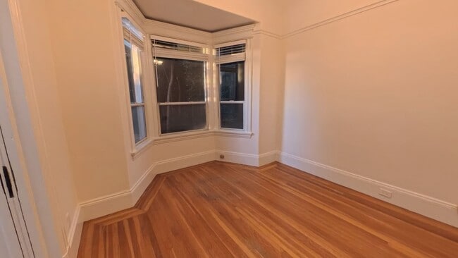 Building Photo - 205A Steiner Street-