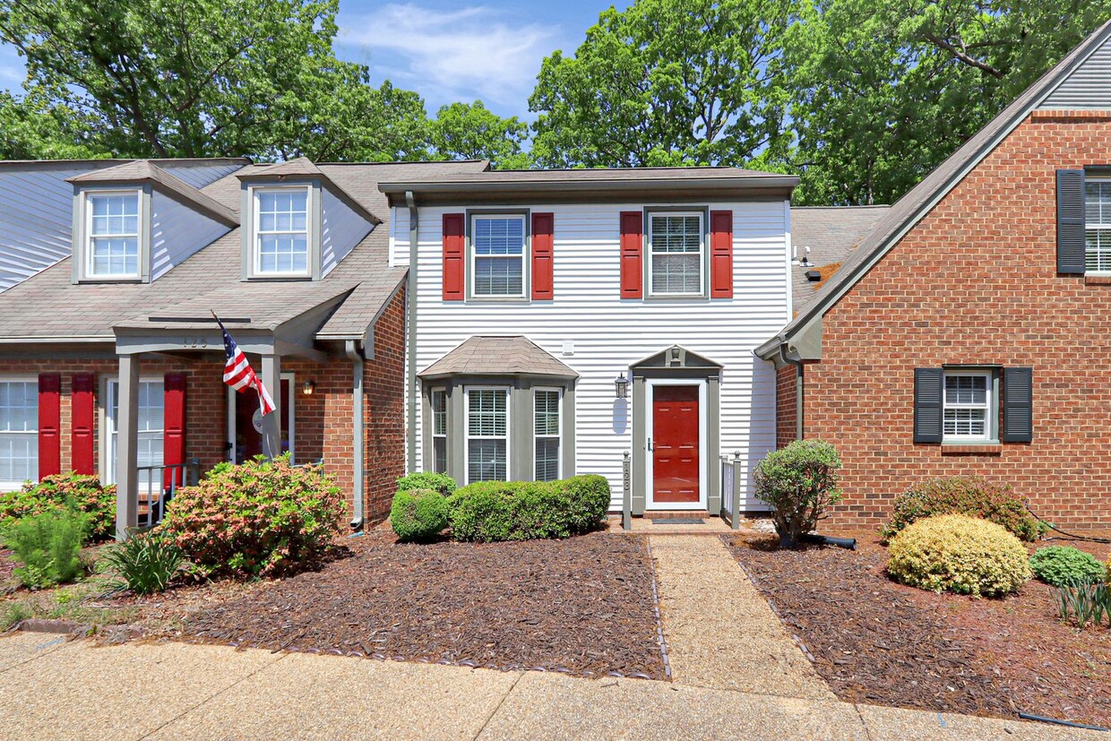 Foto principal - 123 Wellesley Drive Newport News Va 23606