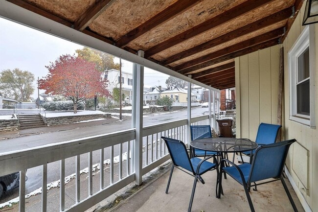 Building Photo - 142 4th Ave