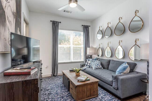 1 habitación, 1 baño - 712 pies cuadrados A1 - Sala de estar - Woodlands at the Preserve