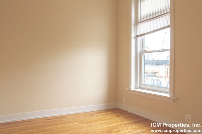 Foto del edificio - 3356 N Sheffield Ave