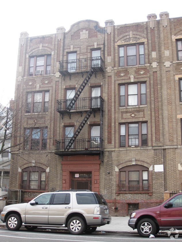 Primary Photo - 2408 Clarendon Rd
