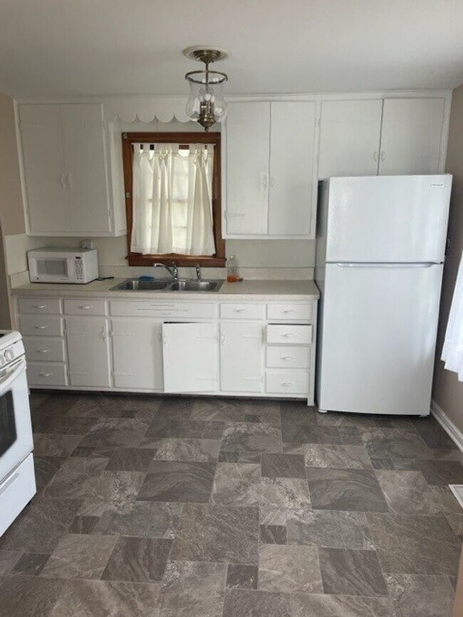 Building Photo - Two Bedroom Home in the Heart of Historic ...