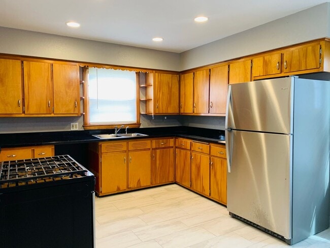 Building Photo - Beautiful Single Family Home!