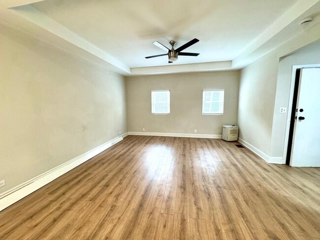 Building Photo - 1709 N Maplewood Ave