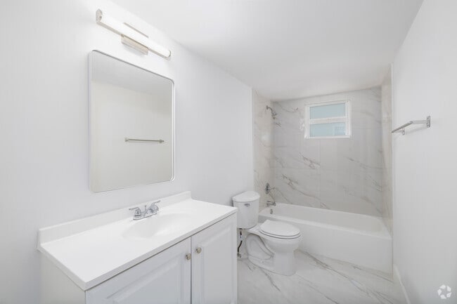 2 habitaciones, 1.5 baños - Baño - Marina View