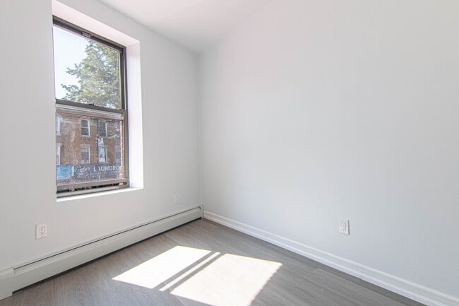 Building Photo - 7604 5th Ave