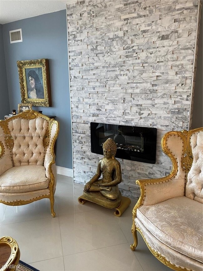 Building Photo - 3 br, 3 bath House - 3232 Coral Way Apt 1601