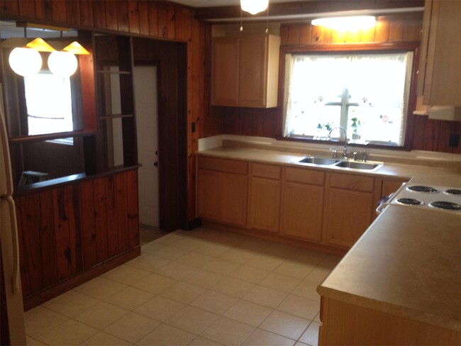 Building Photo - 116 3rd Ave SW