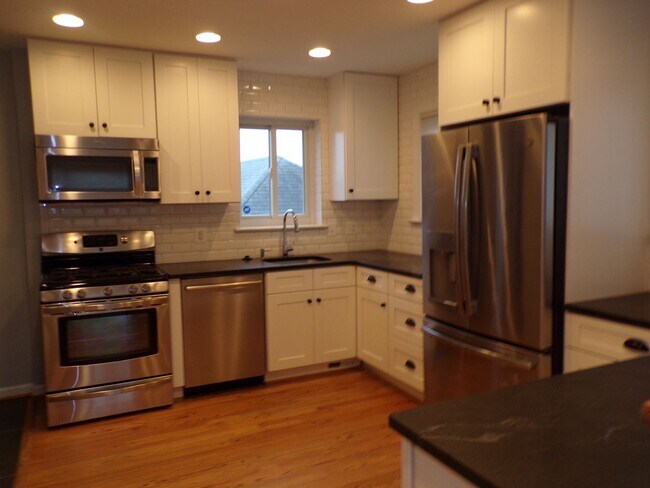 Foto del edificio - Beautiful Three Bedroom House in N Arlington; Dominion Hills