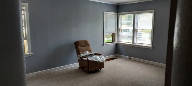 Spacious livingroom - 2206 8th Ave