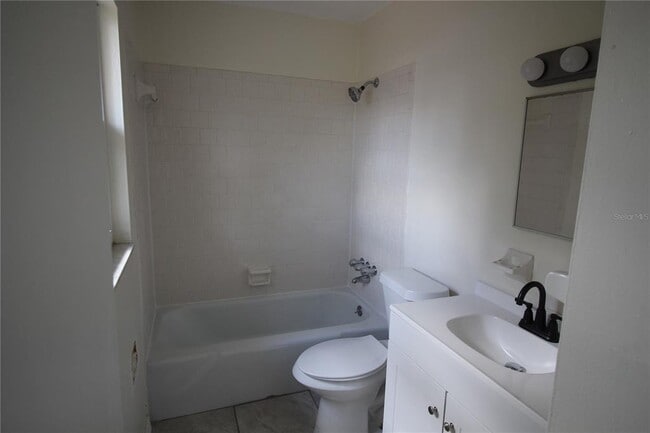 Building Photo - 920 Columbia Ave