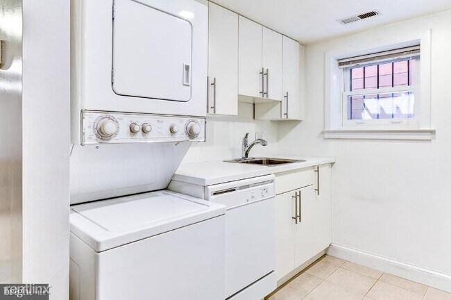 Building Photo - 2 br, 1 bath Townhome - 20 S Street NW