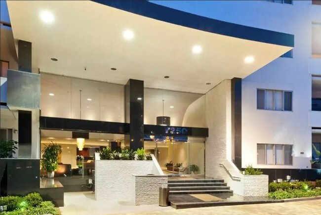 Foto del edificio - 7250 Franklin Ave