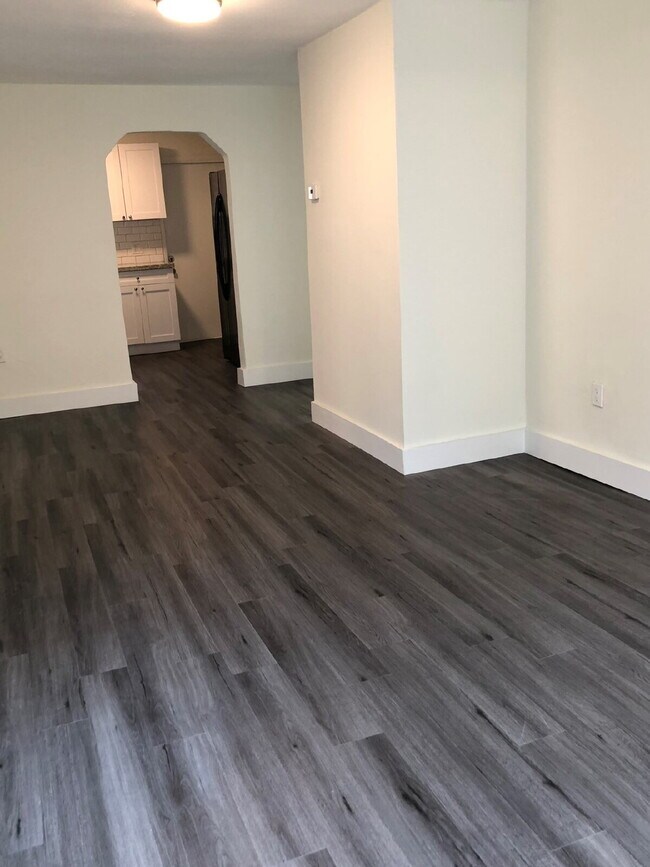 Building Photo - Cute & Cozy 2BD/2BA + Bonus Room Available...