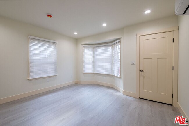 Foto del edificio - 216 N Catalina Ave