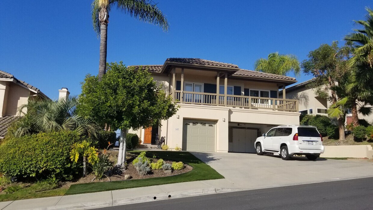 Foto principal - Fantastic and large home with forever view...