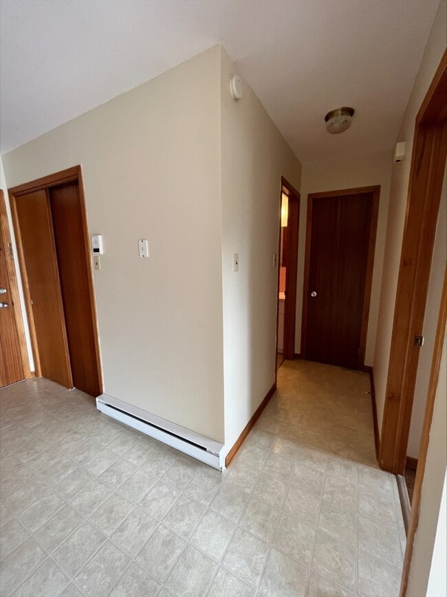 Building Photo - 615 Chalmers Ct