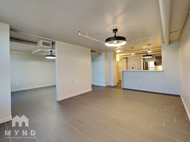 Building Photo - 535 W Thomas Rd