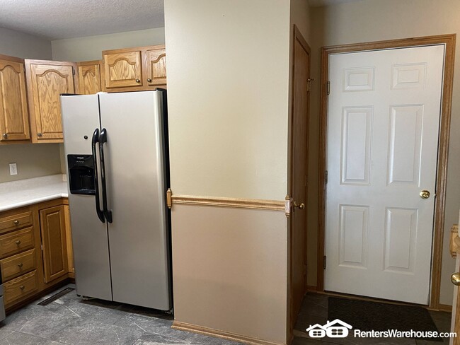 Building Photo - 737 Kitterman Cir