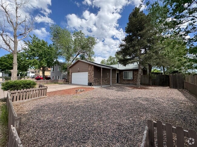 Building Photo - 3122 Moonbeam Cir S