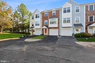 Building Photo - 18221 Fox Chase Cir