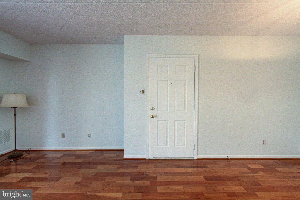 Primary Photo - 93 Le Forge Ct